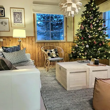 Arctic House Miekojaervi Villa