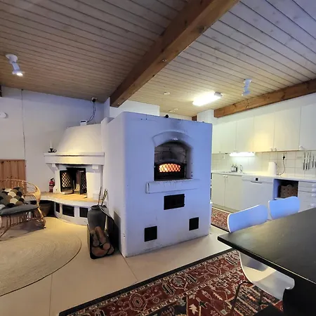 Arctic House Miekojaervi Villa